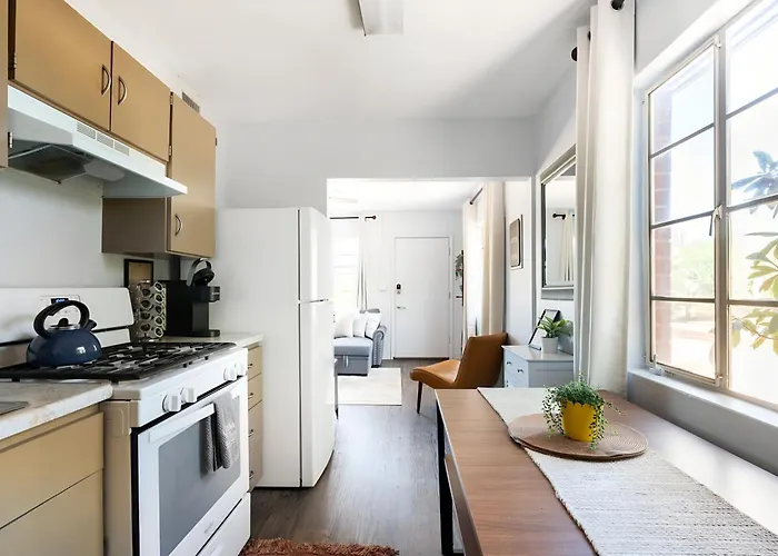Spring Escape 1br By Ua Dt Just 2 Min To Banner *