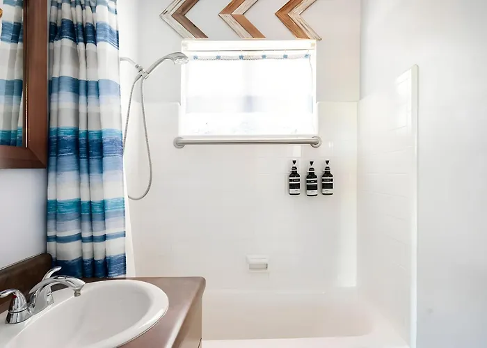 Spring Escape 1br By Ua Dt Just 2 Min To Banner *