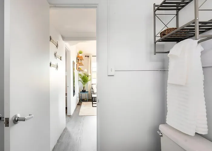 Spring Escape 1br By Ua Dt Just 2 Min To Banner