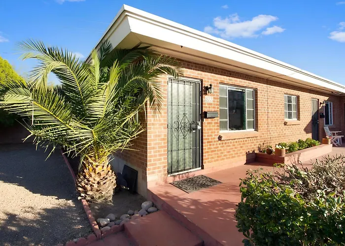 Spring Escape 1br By Ua Dt Just 2 Min To Banner